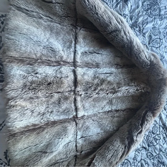 Reversible Faux Suede & Faux Fur Vest – Women’s Medium (Approx.) - Picture 6 of 6